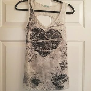 Graphic heart tank w. embellishment/ key hole back